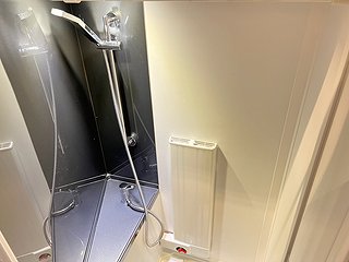 Husbil-integrerad Adria Sonic Plus 700 SC 24 av 36