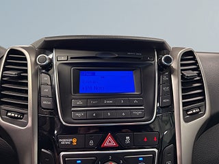 Hyundai i30 1.6 CRDi Select S&V-däck/Dragkrok/Motorvärmare – bild 15