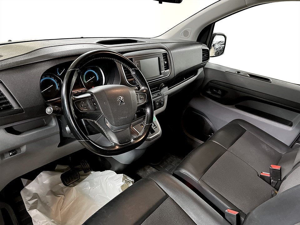 Bild på Peugeot e-Expert PRO 75kWh 136hk Aut L3 - CARPLAY, NAV