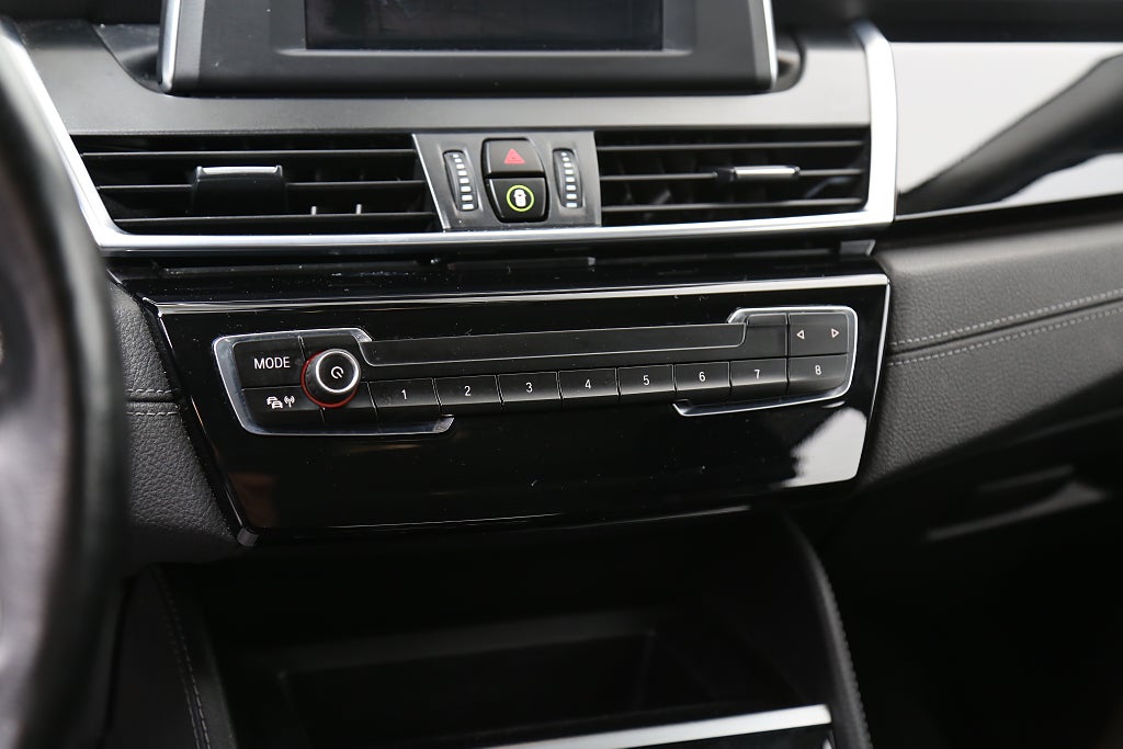 BMW 218i Active Tourer 140hk Sport line Aut Kamera 2019