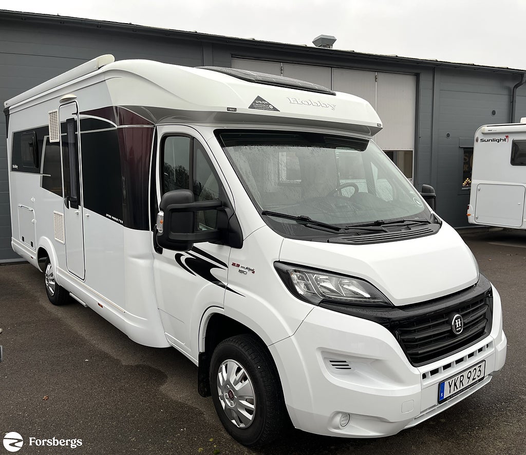 Hobby Optima Premium T70 E // Låga långbäddar, badrum bak!