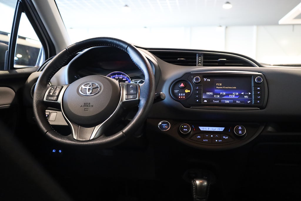 Toyota Yaris Hybrid e-CVT Active Kamera Blåtand Nyservad 2017