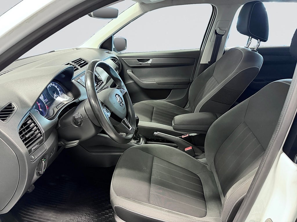 Skoda Fabia 1.0 TSI Dragkrok Carplay Sensorer Farthållare bild 8