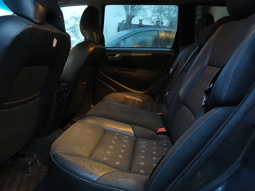 VOLVO V70 2.4 BUSINESS 140 CH 4x2 BVM - ATTELAGE - 266200 km