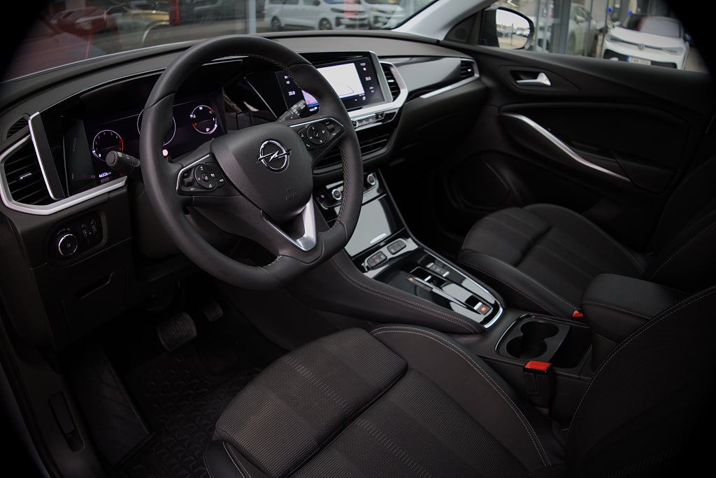 Opel Grandland Turbo 130hk Bensin Automat GS Line Kamera GPS