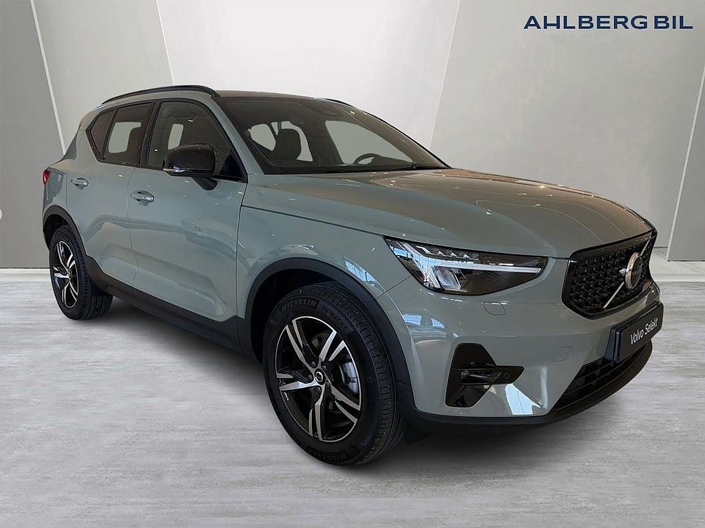 Volvo XC40 B3 FWD Bensin Plus Dark, Klimatpaket, Förarstö...