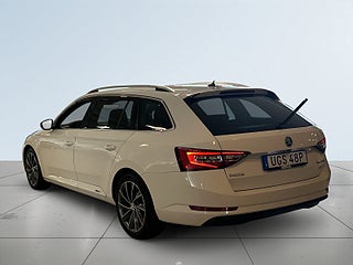 Skoda Superb 4x4 Business Edt L&K Drag Mvärm Kamera Canton-ljud S&V bakifrån