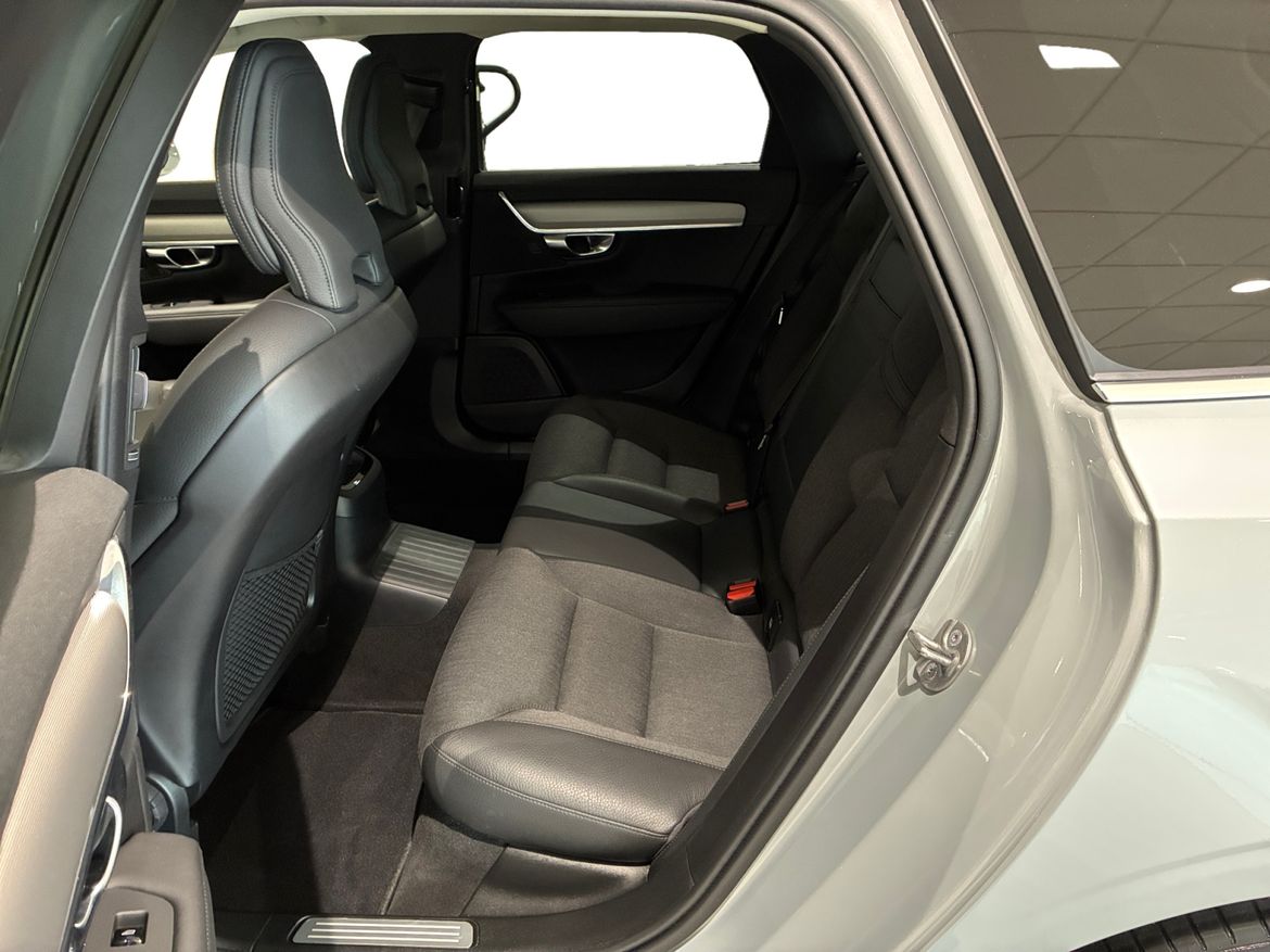 Volvo V90 T6 Core Edition II 2025, bild 7/10