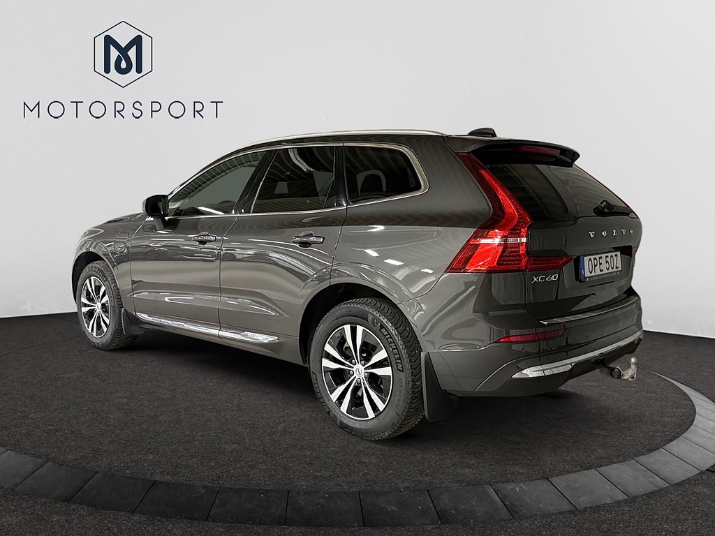 Volvo XC60 Recharge T6 AWD Core Edition Drag Värmare Kamera Pano bild 5
