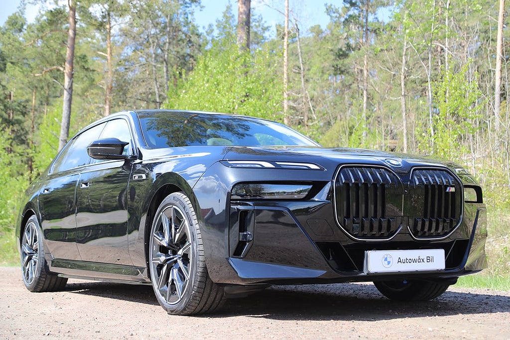 BMW M760 Executive Drive PRO / Aut. Dörrar / B&W