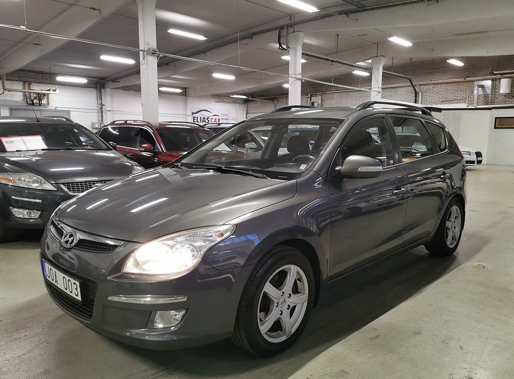 Hyundai i30 cw 1.6 CRDi Euro 4 & Nybesiktad & Dragkrok 