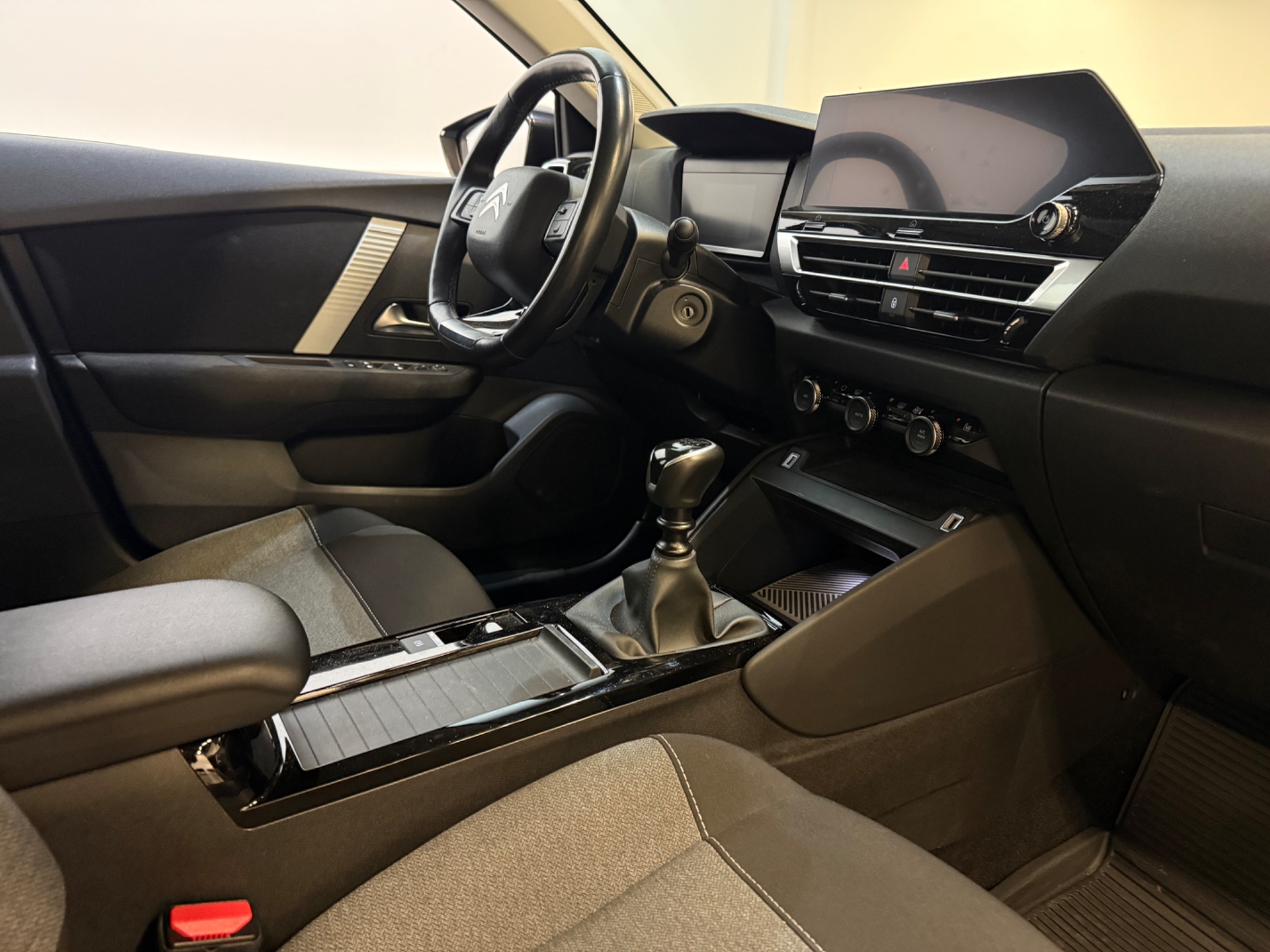 Citroen C4 1.2 PureTech 2021, bild 6/10