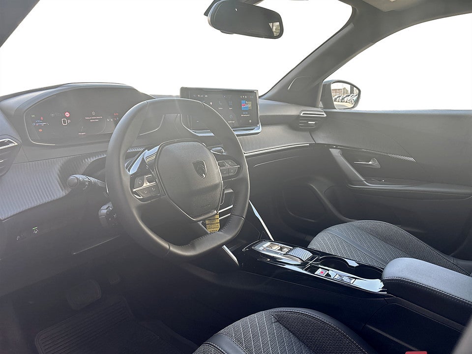 Bild på Peugeot 2008 Allure 1.2 PT 130hk B-KAMERA CARPLAY