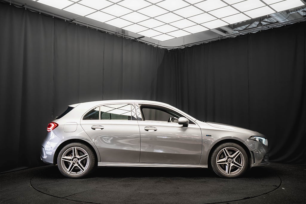 Mercedes-Benz A 250 e AMG WIDESCREEN PREMIUMLJUD CARPLAY 93.5%SoH