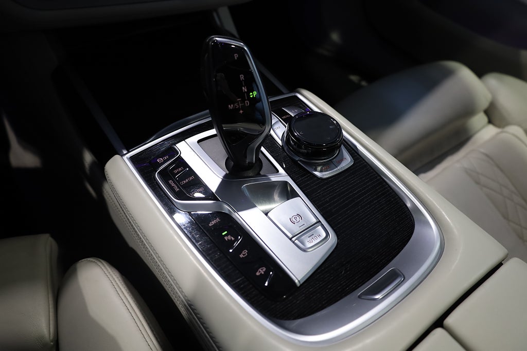 BMW 740 Le xDrive M Sport B&W Pano 360 Navi HuD Softclose Laser 2017