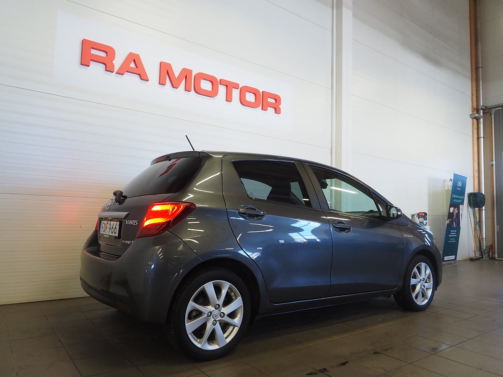 Toyota Yaris Hybrid e-CVT 101hk | Edition Feel | Navi | Värmare | 2015