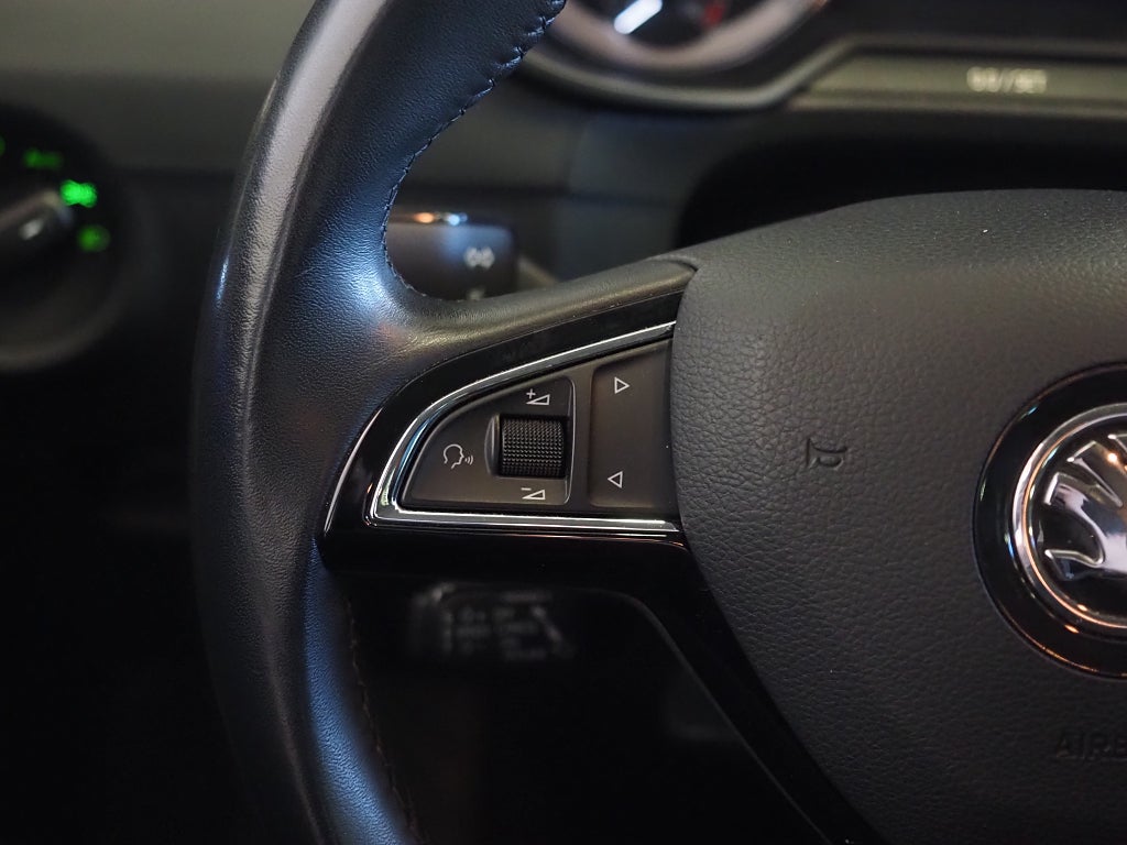 Skoda Octavia Scout 2.0 TDI 184hk 4x4 Premium | Drag | D-värm | Navi | 2020