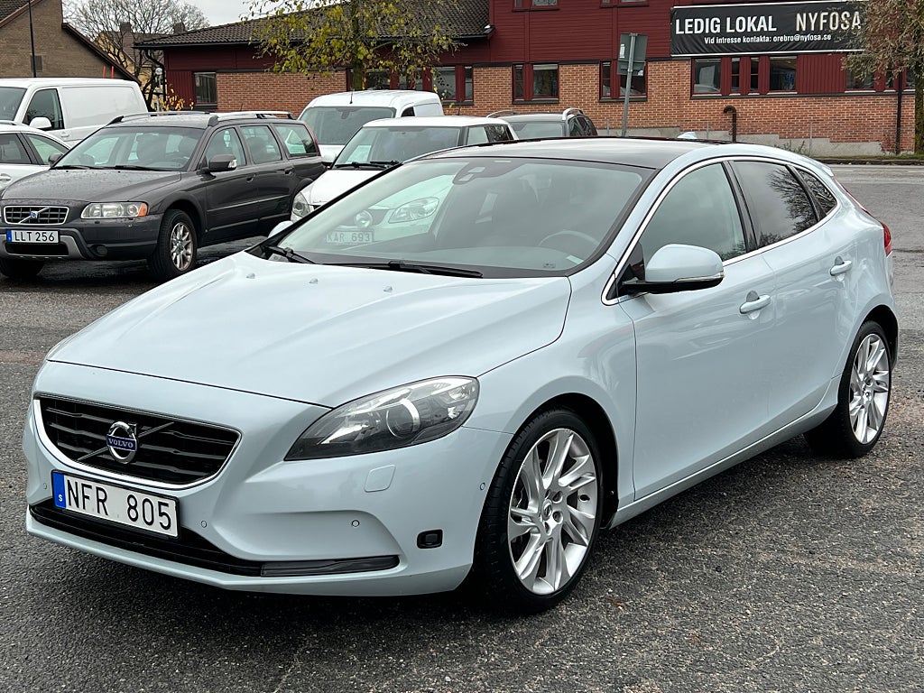 Volvo V40 T3 Panorama Summum Dragkrok Välutrustad