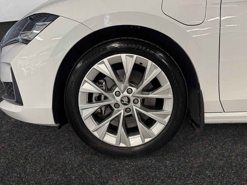 Skoda Superb iV Kombi Selection Explore Edition Drag Adaptiv fart mm bild 18