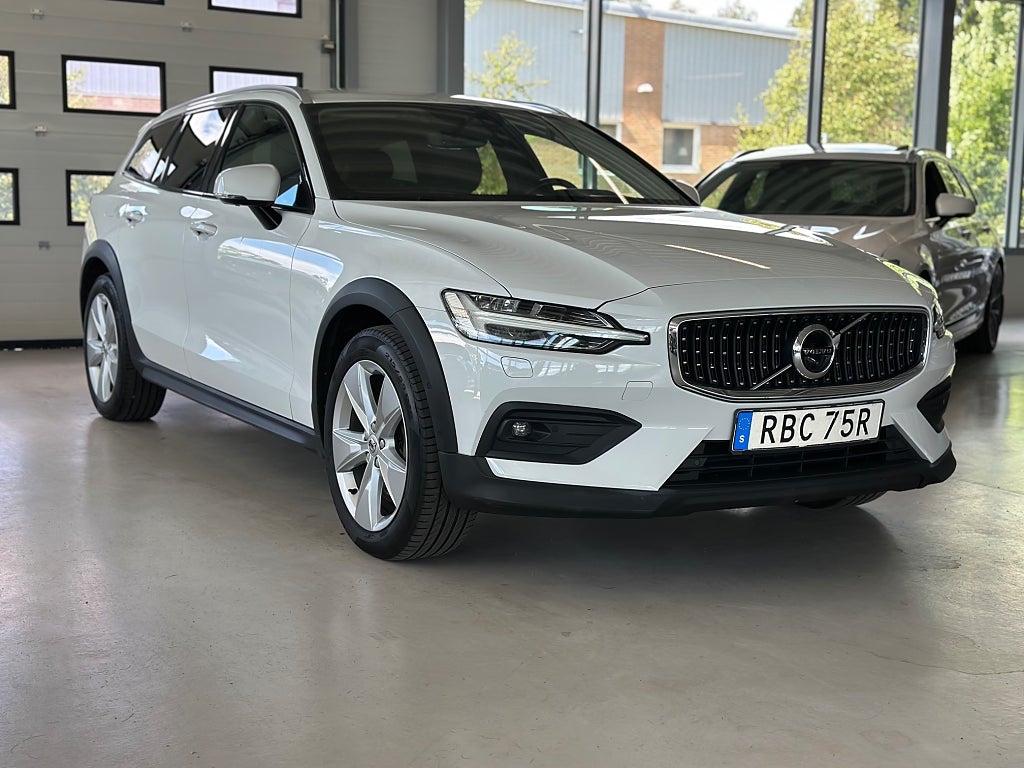 Volvo V60 Cross Country D4 AWD AWD Läder // Navi //Hud // Pro Edition Euro 6