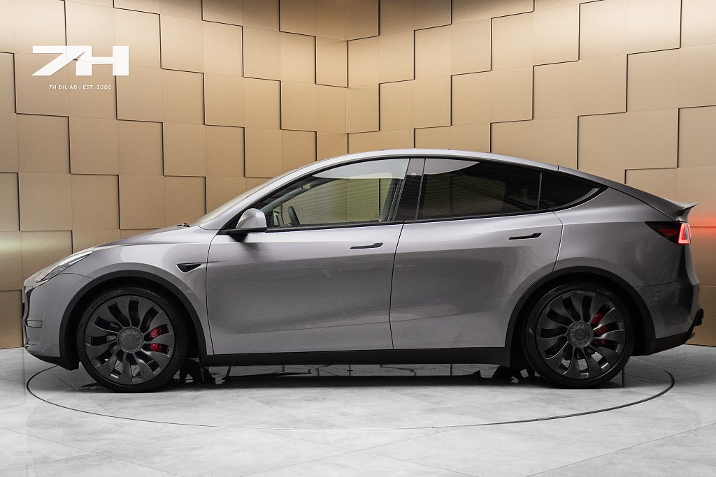 Tesla Model Y Performance / Dragkrok / Autopilot