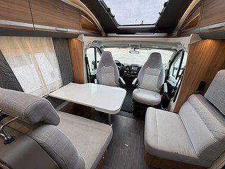 Husbil-halvintegrerad Adria Coral 670 SL AUTOMAT 14 av 19
