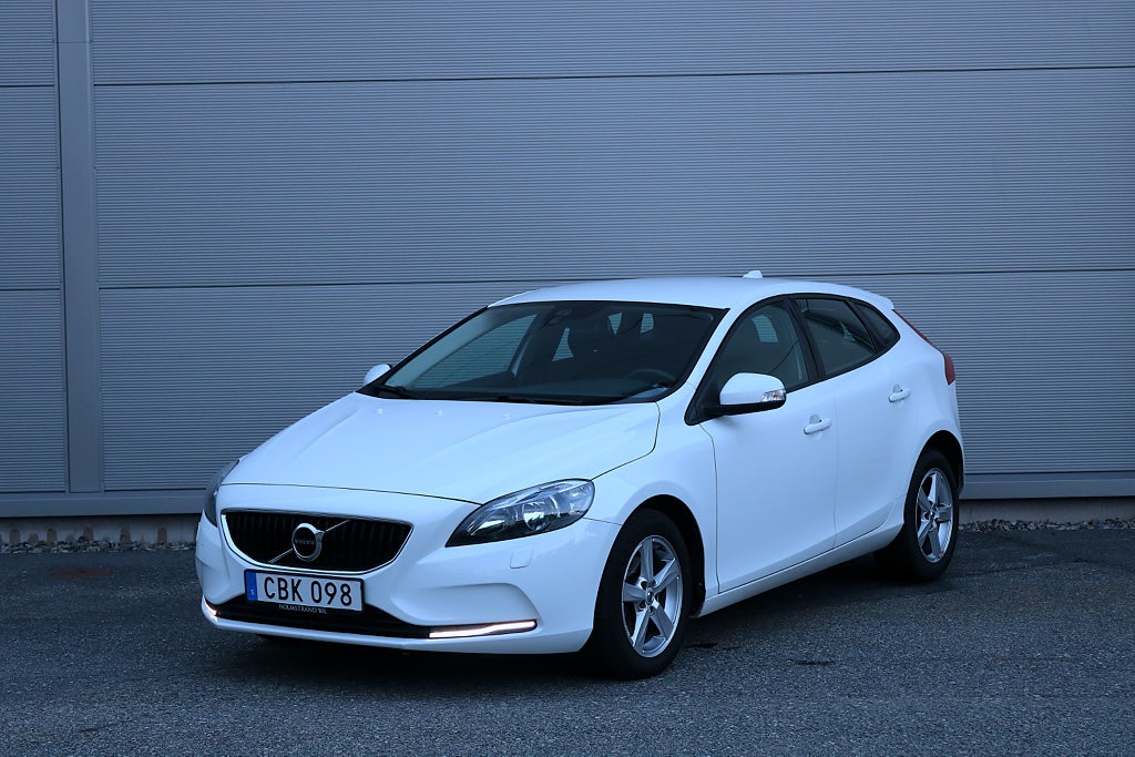 Volvo V40 D2 Business Värmare Navi SoV-hjul Ränta fr 1,95%