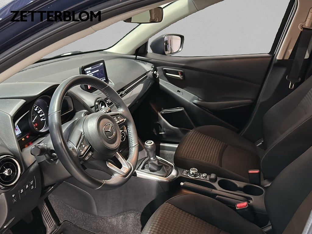 Halvkombi Mazda 2 8 av 15