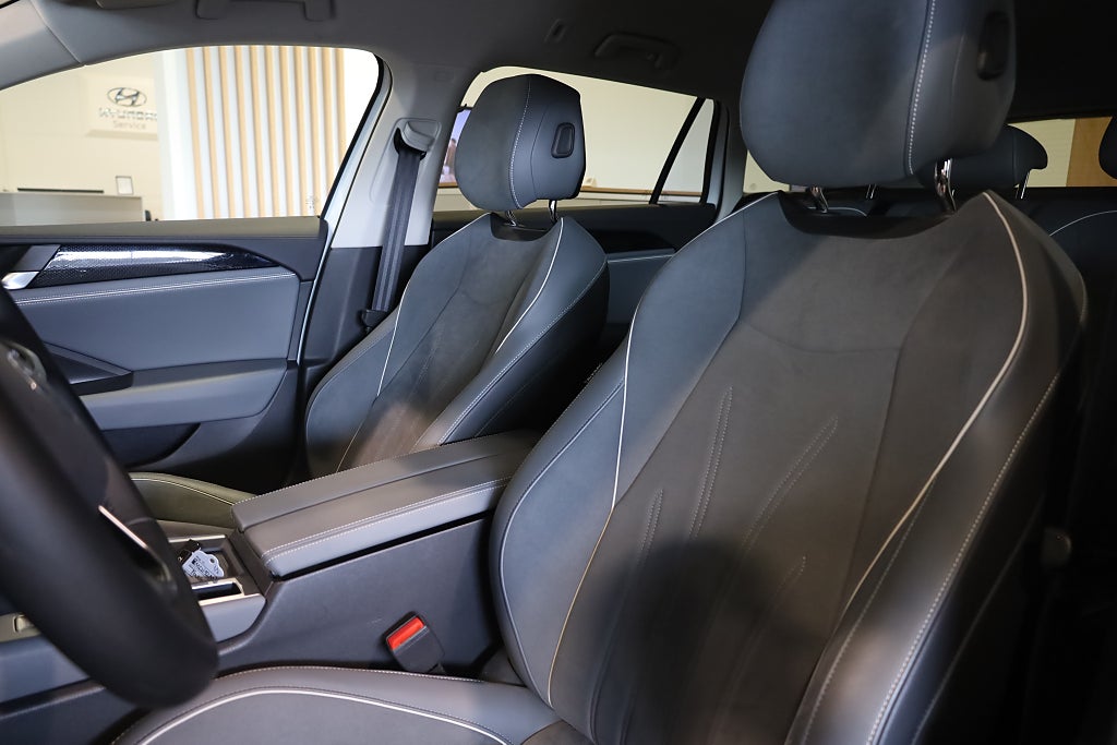 Volkswagen Passat Sportscombi 1.5 eTSI AUT Business Drag Värmare Massage 2025