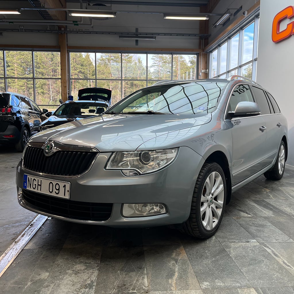 Skoda Superb Kombi 2.0 TDI 4x4 Ambition Värmare Navigation