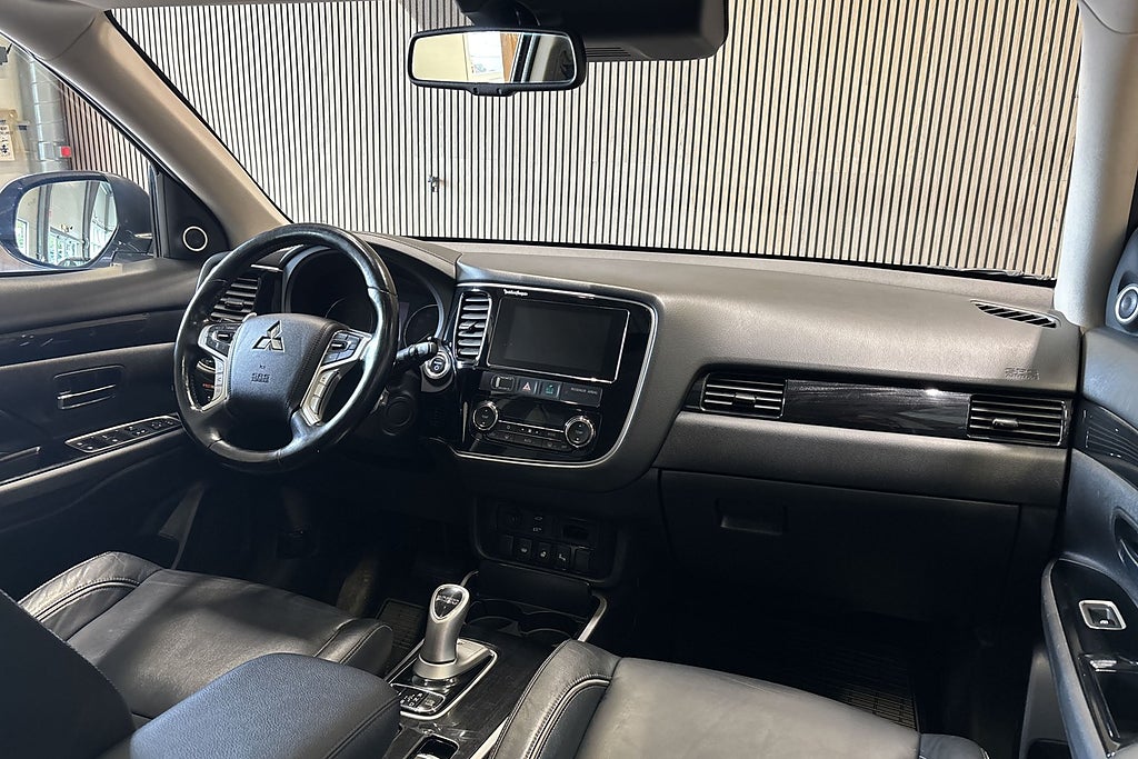Mitsubishi Outlander PHEV CVT Business