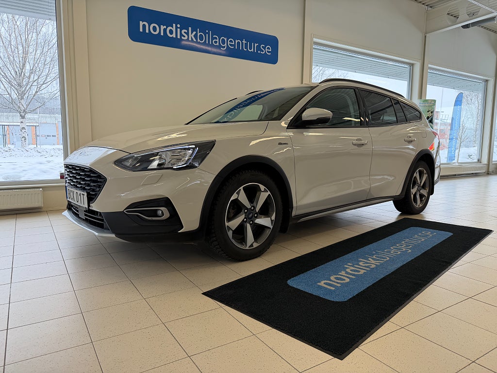 Ford Focus EcoBoost Hybrid Active Kombi*NAV Motorvärmare S/V-dubb*