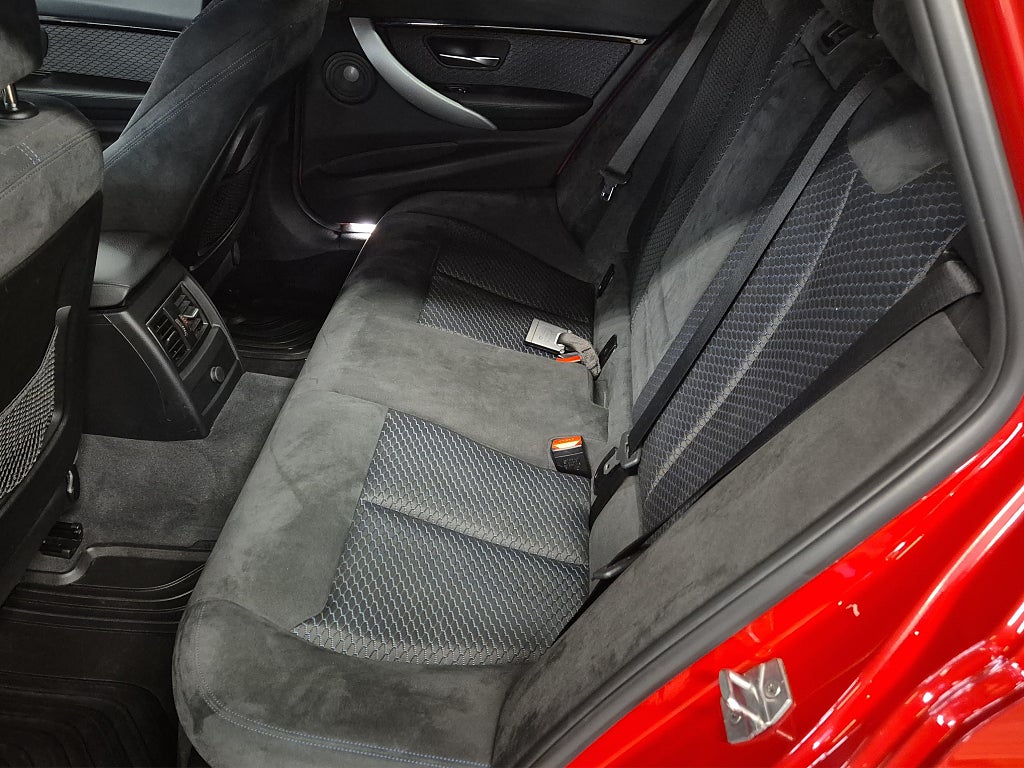 BMW 330i 2017 - miniatyr 12