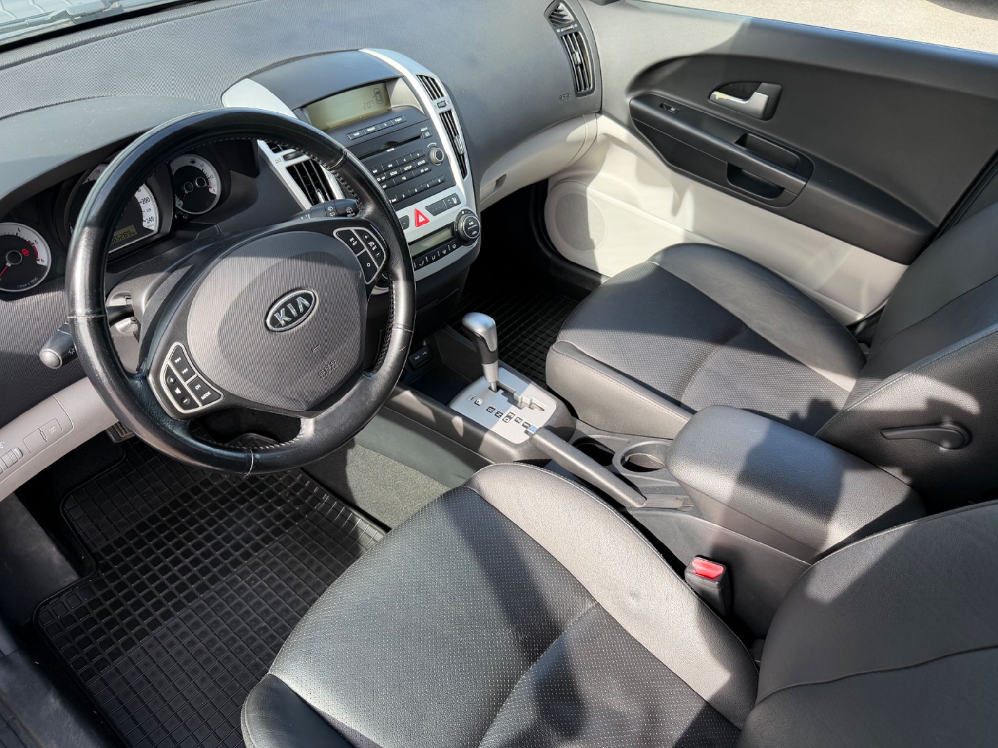 Kia Ceed cee'd_sw 1.6 CRDi EX Euro 4 2009, bild 5/10