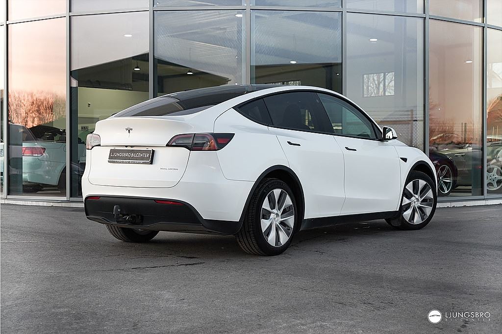 Tesla Model Y Long Range AWD 2024