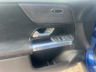 SUV Mercedes-Benz GLB 7 av 8