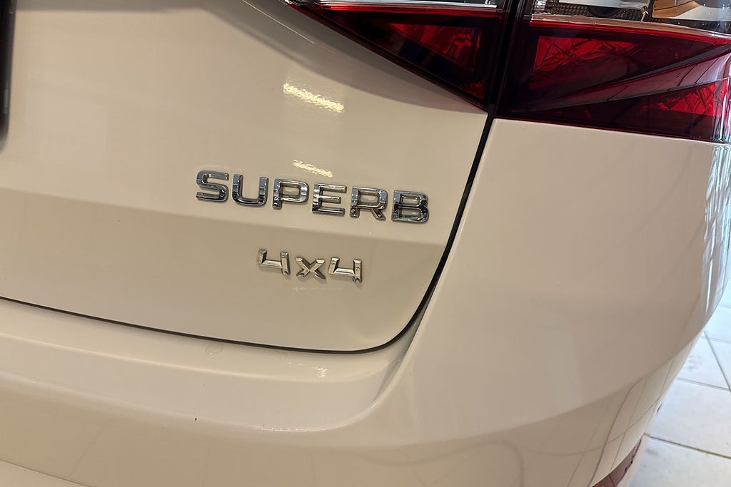 Skoda Superb Kombi 2.0 TDI 4x4 SCR Business Edi Drag Kamera Värmare  miniatyr 5