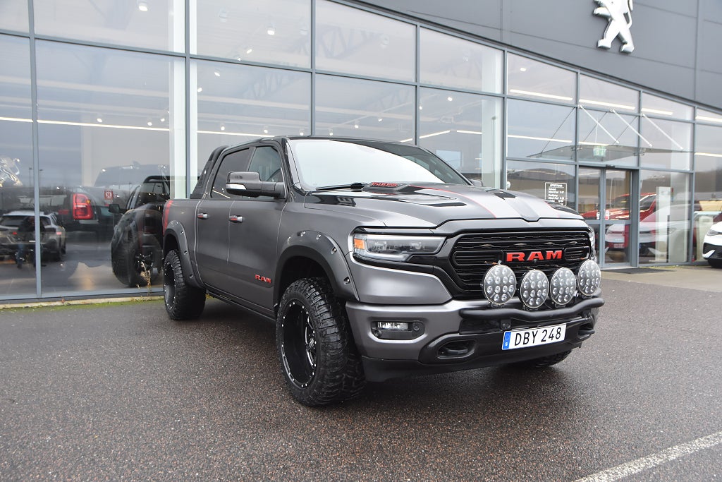 RAM 1500 Limited Crew Cab 5.7 V8 HEMI Carven avgassytem