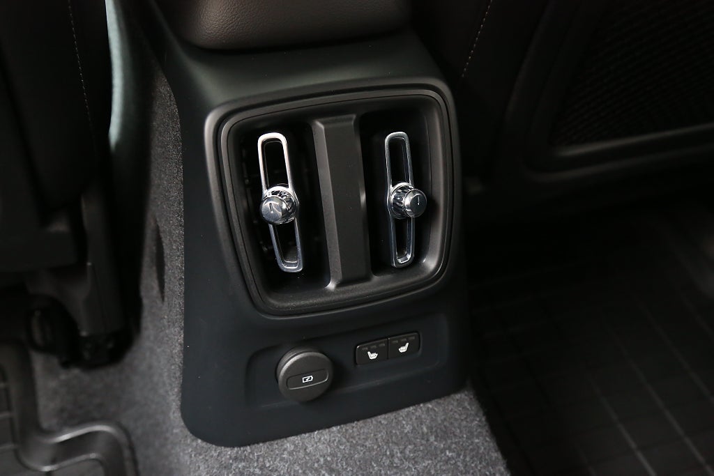 Volvo XC40 Recharge T4 Plug-in Inscription H/K Orrefors Drag Moms 2022