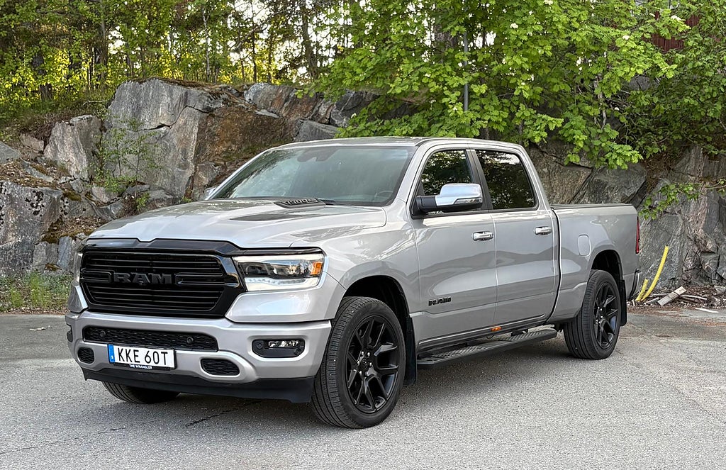 RAM 1500 Crew Cab 5.7 V8 HEMI eTorque NIGHT Luftfjädring