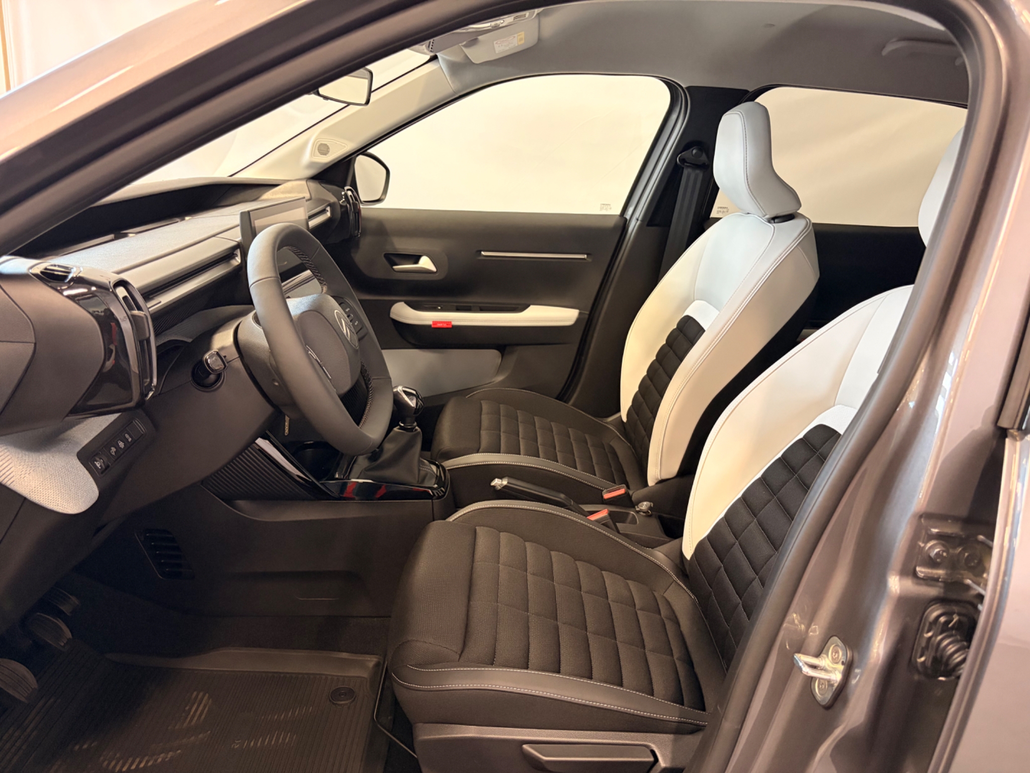 Citroen C3 Aircross Plus PureTech 100hk 2026, bild 5/43