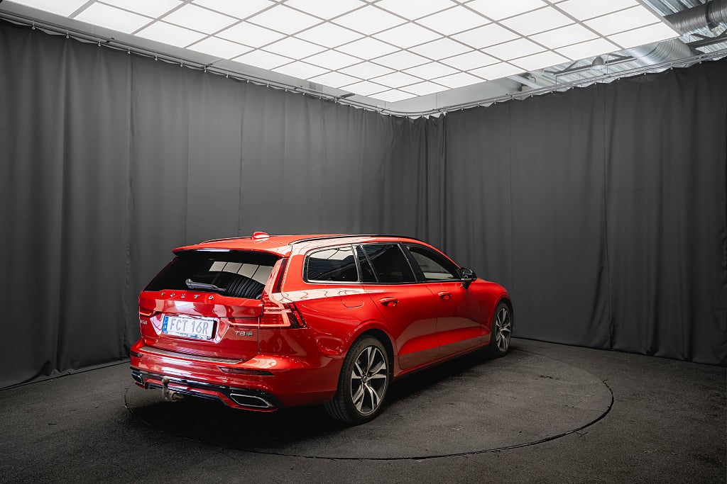 Volvo V60 T8 Recharge AWD R-Design DRAG LÄDER 360 H/K HUD El-Stol