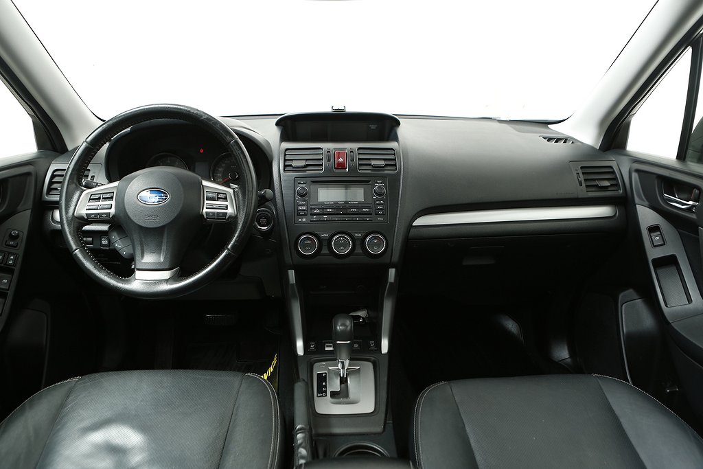 Subaru Forester 2,0i XE AWD Aut Skinn Pano Drag Nybesikt 2014