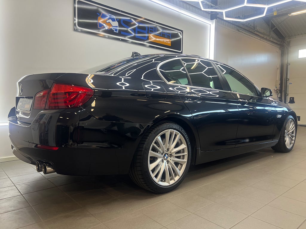 BMW 550I V8 4.4 408ch - BVA - CUIR - ACC - CAMÉRA DE RECUL - HI-FI PRO