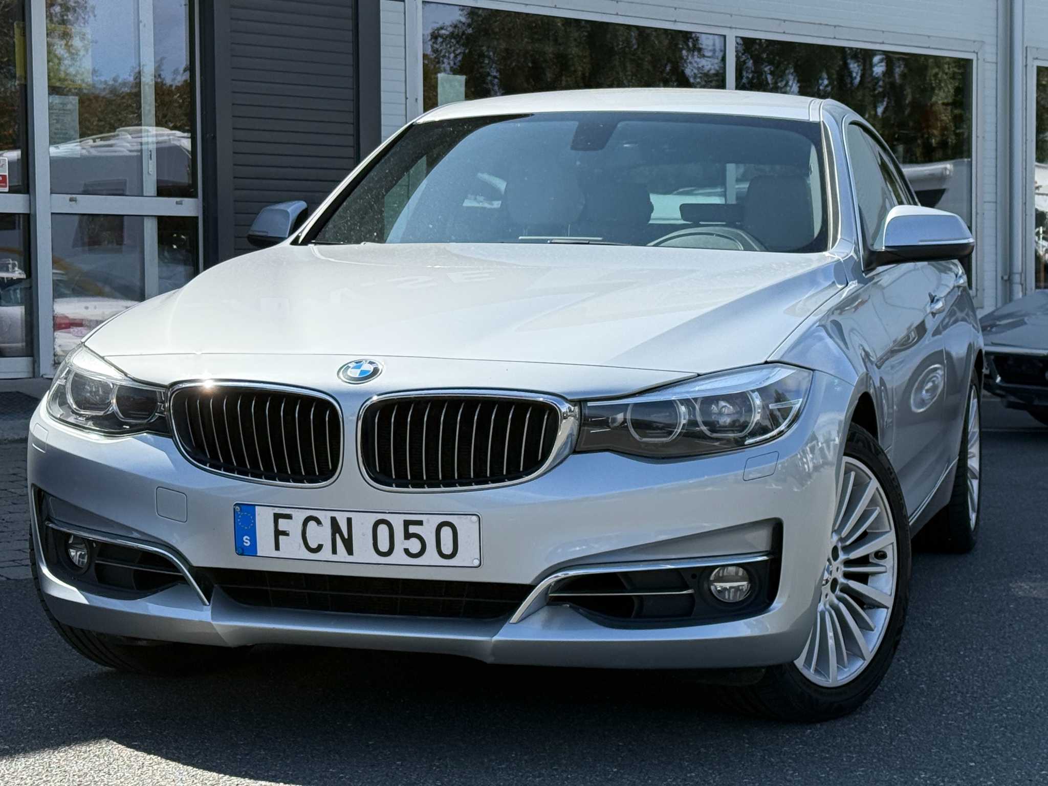 BMW 330 2018, bild 2/46
