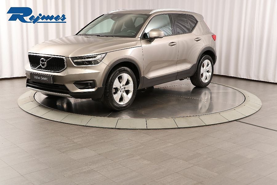 Volvo XC40 T2 FWD Momentum Advanced