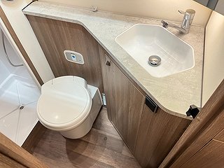 Husbil-halvintegrerad Kabe TMRX 780 LXL 22 av 30