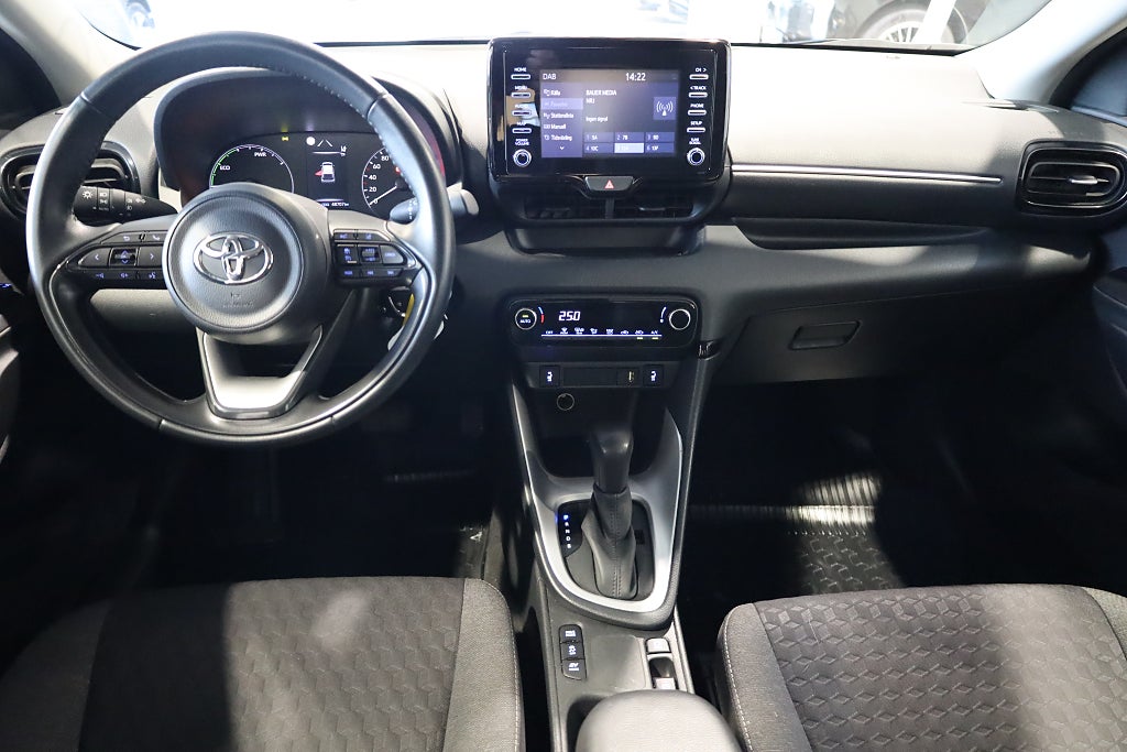Toyota Yaris Hybrid Active Aut 5D Kamera PDC Blåtand 2023