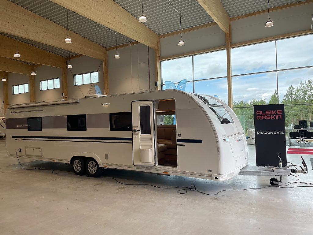 Adria Alpina 903HT / ALDE / 9 bäddar / Barnkammare / Mover / AC 