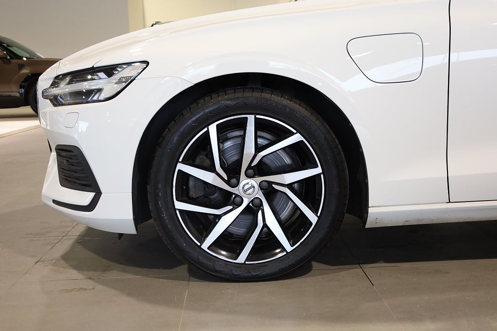 Volvo V60 T6 Twin Engine AWD AUT Momentum Navi VOC Leasbar 2020